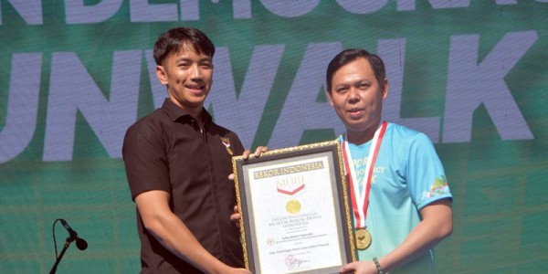 Funwalk DPD RI Raih 2 Rekor MURI, Sultan: Kita Sepakati 9 November Jadi Green Democracy Day