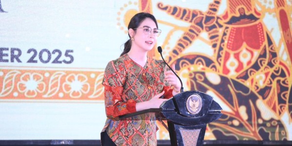Dekranasda Jadi Mitra Strategis Pengawal Wastra Budaya, Arumi Bachsin Buka Jambore Batik ke-4 Jatim 2025