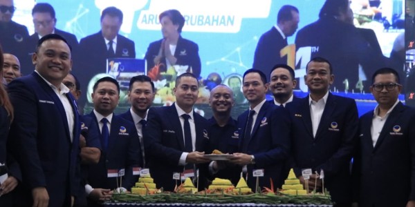 Rayakan HUT ke-14, NasDem Jakarta Berangkatkan 5 Kader Umroh Gratis