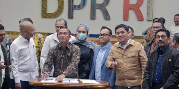 Komisi III Dan Pemerintah Setujui Naskah RUU KUHAP Dibawa Ke Paripurna DPR