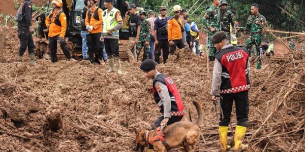 Pencarian Korban Longsor Cibeunying Hari Ke-4, Total 13 Orang Ditemukan