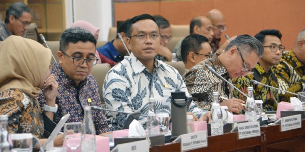 Komisi VI DPR Raker Dengan Pertamina