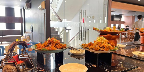 Makan Bareng Genks, Buffet Siang Terjangkau dari Favehotel Rungkut Surabaya
