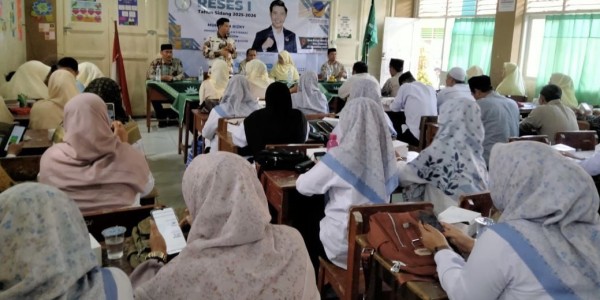 M. Rizky Dorong Penguatan Pertanian Warga Parigi Mekar Melalui Dukungan Benih