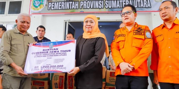 Pemprov Jawa Timur Serahkan Bantuan Kemanusiaan untuk Korban Bencana Sumatera Utara, Aceh, dan Sumatera Barat
