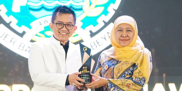 Gubernur Khofifah Dinobatkan sebagai Transformational Leader, Borong Tiga Penghargaan Strategis di LAN Awards 2025