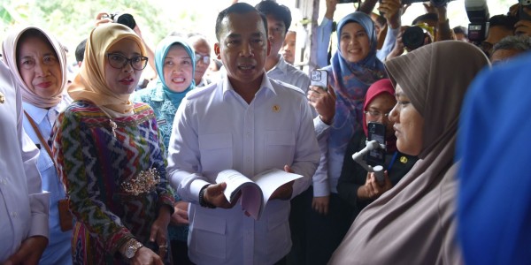 Langkah Konkret Menteri Wihaji Intervensi Stunting Langsung di Lamongan