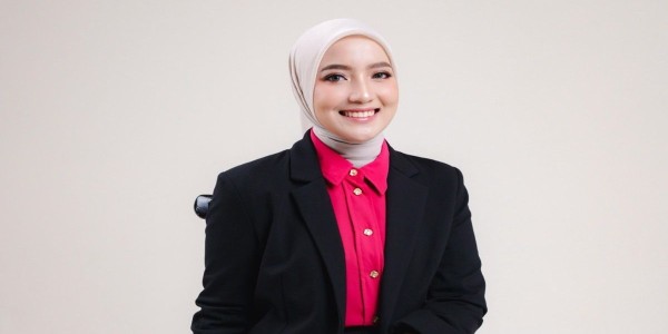 Teliti Perilaku Politik Gen Z, Ais Shafiyah Dikukuhkan sebagai Lulusan Terbaik S3 Ilmu Sosial Unair