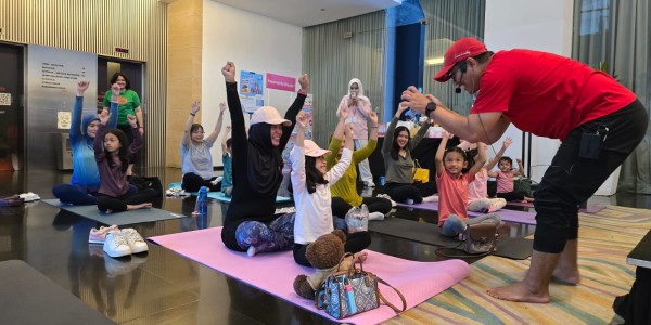 Mom & Kids Joyful Yoga, ARTOTEL TS Suites Surabaya Rayakan Kebersamaan Ibu dan Anak