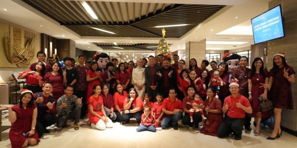 Aston Gresik Gelar Christmas Tree Lighting Perdana dengan Pohon Natal Pudak Berukuran 2,5 Meter