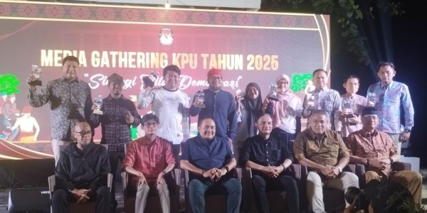 KPPD Serahkan Piagam Penghargaan kepada 9 Pemenang Anugerah Jurnalistik 2025