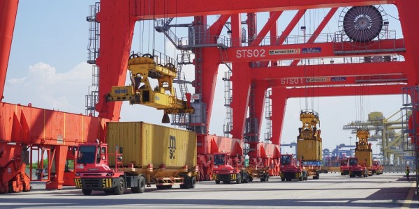 Pelindo Petikemas Optimis Capai Target 2025, Arus Peti Kemas Tumbuh 5 Persen