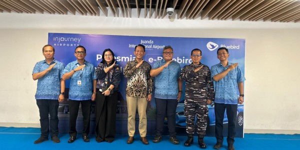 Bandara Juanda & Bluebird Group Hadirkan Taksi Listrik Pertama