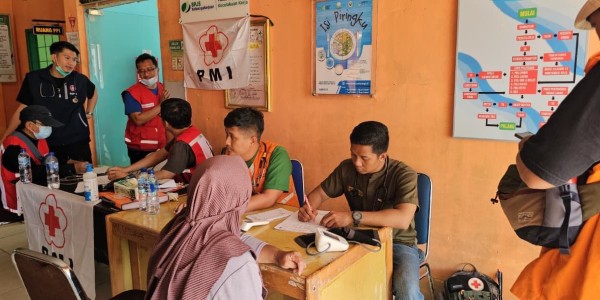 Pascabanjir, Tim UNAIR dan RS PMI Bogor Aktifkan Kembali Puskesmas Sungai Iyu di Aceh Tamiang