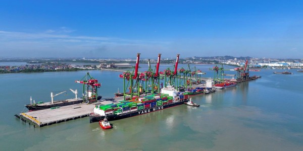 Terminal Teluk Lamong Perkuat Konektivitas Global Lewat Maiden Voyage MV YM Continuity