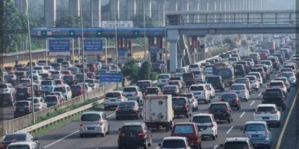 Pemerintah Pastikan Pelaksanaan Pembatasan Kendaraan Angkutan Barang Berjalan Lancar