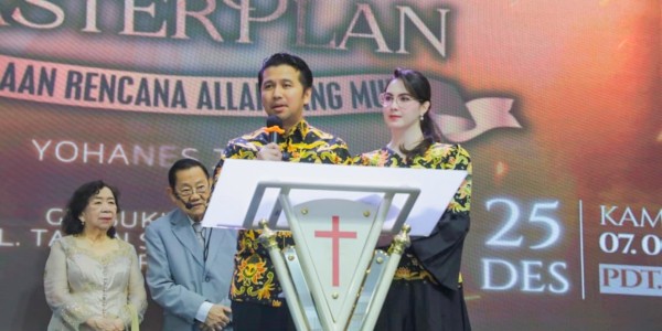 Wagub Emil Safari Kunjungan, Sapa Umat Kristiani Rayakan Natal di Beberapa Gereja Surabaya
