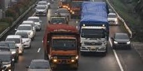 Korlantas Polri Larang Kendaraan Sumbu Tiga Melintas Tol Selama Nataru 2025–2026