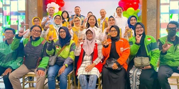 Rayakan HUT ke-45, Grand Inna Tunjungan Gandeng Lions Club Gelar Donor Darah dan Bagikan 1.000 Kacamata