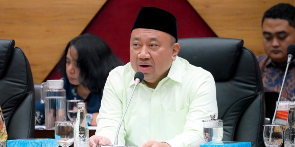 DPR Ingatkan Dosen Jadi Teladan Moral, Kecam Tindakan Meludah Kasir