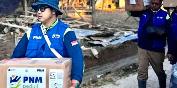 Relawan PNM Kembali Turun Langsung Salurkan Bantuan dan Kuatkan Korban Bencana