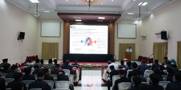 PLN UID Jatim dan Universitas Darussalam Gontor Gelar Talkshow Peran Pesantren dalam Transformasi Energi Nasional