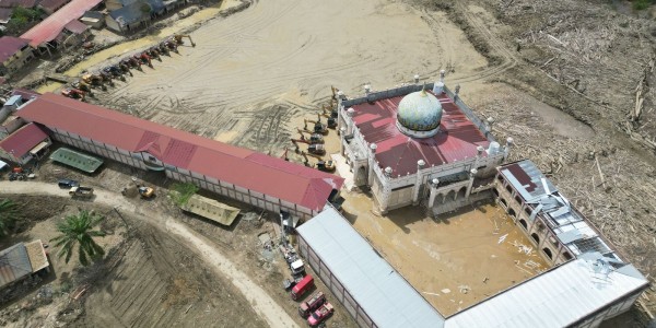 Darul Mukhlisin Bangkit: Pesantren Kini Bersih dari Sisa Banjir Bandang