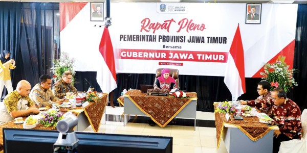 Gubernur Khofifah Pimpin Rapat Pleno: Evaluasi Menyeluruh dan Arah Pembangunan Jatim 2026