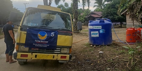 Badan Rescue NasDem Suplai Puluhan Ribu Liter Air Bersih per Hari untuk Warga Aceh