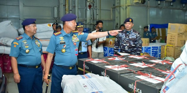 Misi Kemanusiaan: KRI dr. Soeharso-990 Angkut Kendaraan dan Logistik ke Daerah Terdampak