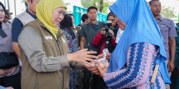 Gubernur Khofifah Gelar Pasar Murah di Lamongan, Jaga Stabilitas Harga Bahan Pokok