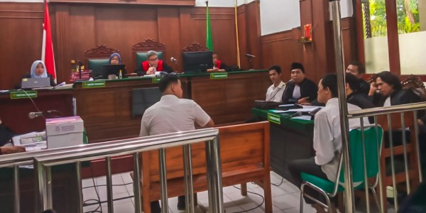 Hakim PN Surabaya Kuliti Saksi Penangkapan Dugaan Pemerasan Kadindik Jatim Rp 20 Juta