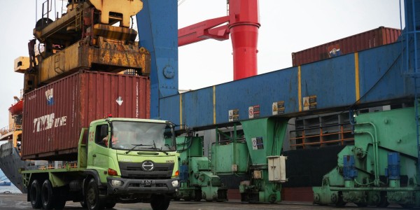 TPK Ternate Catat Pertumbuhan Arus Peti Kemas 6 Persen Sepanjang 2025