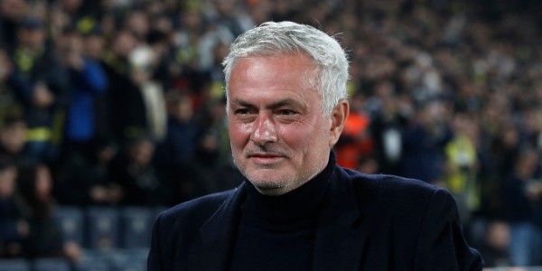 Real Madrid Cari Pelatih, Mourinho Pilih Menjauh