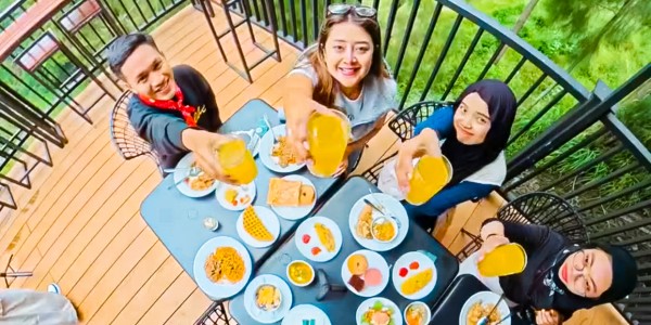 Bercermin Diri Dari Mata Para Sahabat