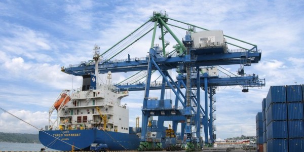 Arus Peti Kemas 2025 Meningkat, Terminal Peti Kemas Ambon Optimalkan Layanan Logistik Kawasan Timur
