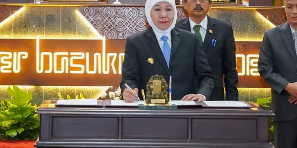 DPRD Jatim Resmi Sahkan Dua Perda, Gubernur Khofifah Perkuat Perlindungan Pembudi Daya Ikan dan Mitigasi Bencana