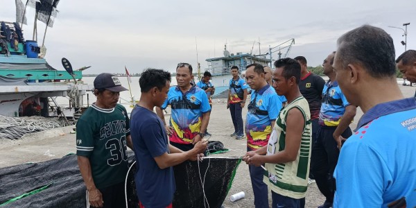 Ingatkan Kondisi Alam dan Cuaca, Dankodaeral XI Kunjungi Para Nelayan