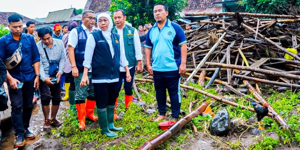 Gubernur Khofifah Pastikan Penanganan Banjir di Situbondo Cepat dan Terpadu