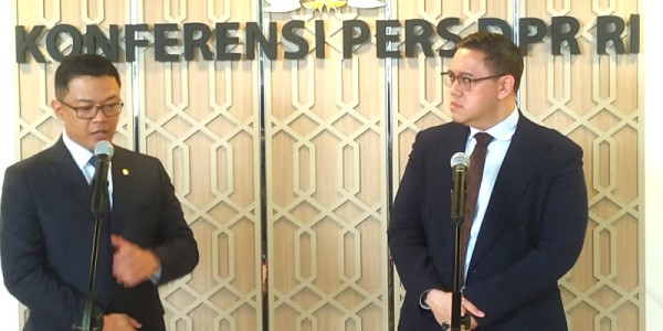 Menteri Luar Negeri Raker Dengan Komisi I DPR
