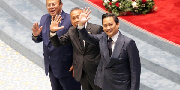 THOMAS DJIWANDONO DISAHKAN MENJADI GUBENUR BI DI DPR