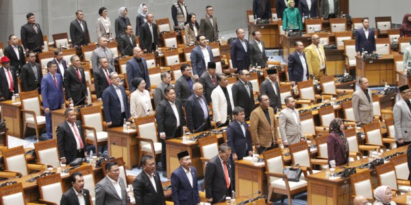 Rapat Paripurna DPR Dihadiri 220 Anggota