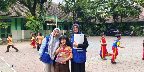 Perkuat Literasi Anak, Pekerja Terminal Petikemas Surabaya Donasikan 800 Buku ke Sekolah Dasar di Malang