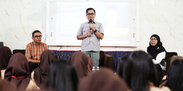 Kang Rachmat Tanamkan Nilai Demokrasi Sejak Dini kepada Pelajar SMAN 7 Bandung