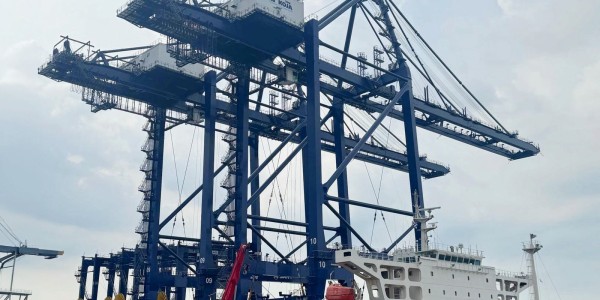 Pelindo Datangkan Alat Bongkar Muat Baru, Tingkatkan Layanan Terminal Peti Kemas