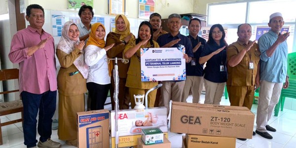 PT Terminal Teluk Lamong Salurkan Bantuan Alat Kesehatan untuk Pustu di Wilayah Pesisir