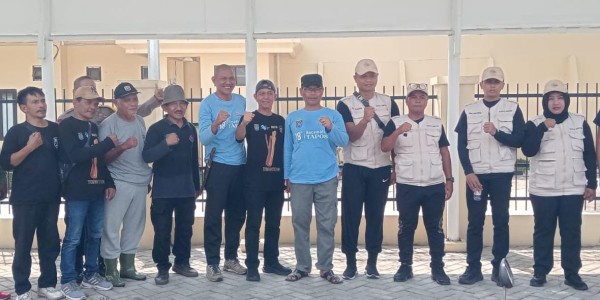Ikuti Arahan Presiden, Pemkot dan Warga Gotong Royong Bersihkan Sampah di Sukatani Depok