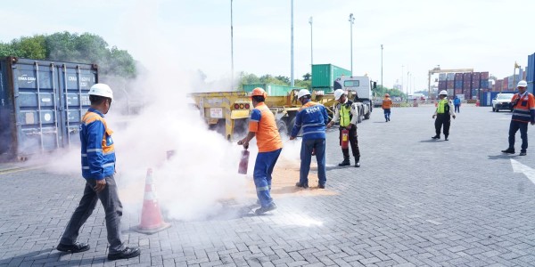 Perkuat Standar K3, TPS Gelar Simulasi Penanganan Barang Berbahaya