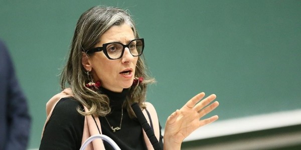 Bela Palestina, Ratusan Pesohor Dunia Pasang Badan untuk Francesca Albanese