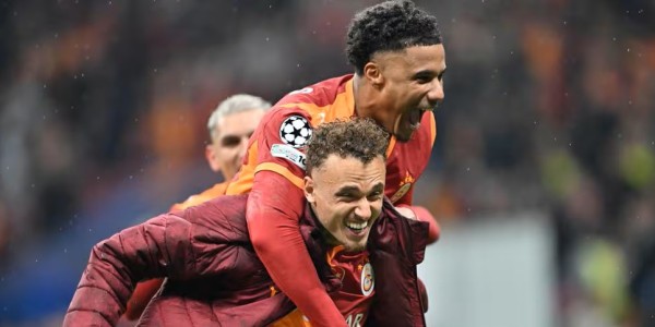 Galatasaray Pesta Gol 5-2 atas 10 Pemain Juventus di Rams Park